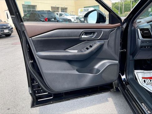Used 2023 Nissan Rogue SL w/ SL Premium Package AWD/4WD image 9