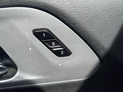 Used 2025 Chrysler Pacifica Limited FWD image 12