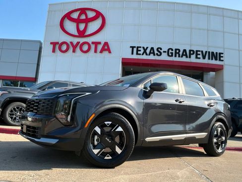Used 2026 Kia Sportage LX FWD image 2