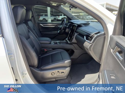 Used 2024 GMC Acadia Elevation w/ Luxury Package AWD/4WD image 15