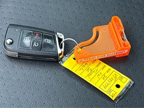 Used 2020 Volkswagen Tiguan SE w/ Panoramic Sunroof Package image 22