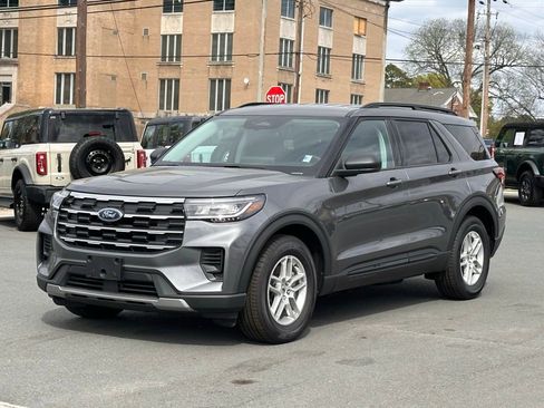 New 2026 Ford Explorer Active image 2