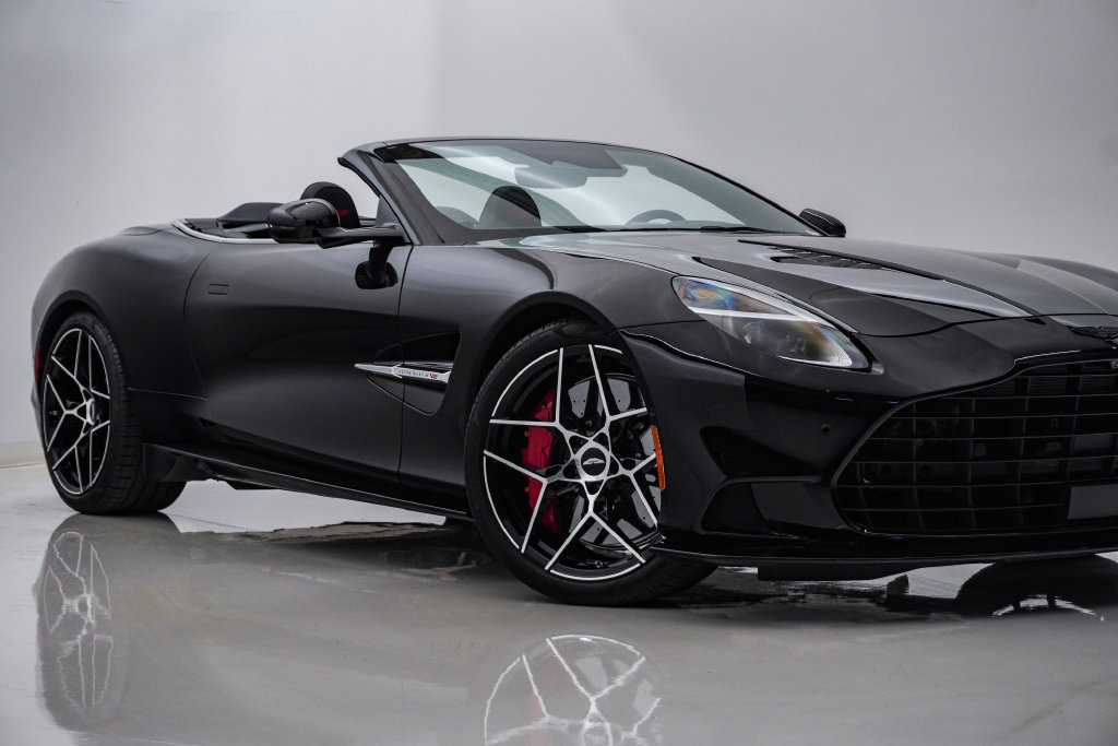 Used 2026 Aston Martin Vanquish Convertible RWD image 2