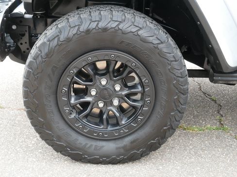 Used 2023 Jeep Wrangler Unlimited Rubicon 4xe AWD/4WD image 15