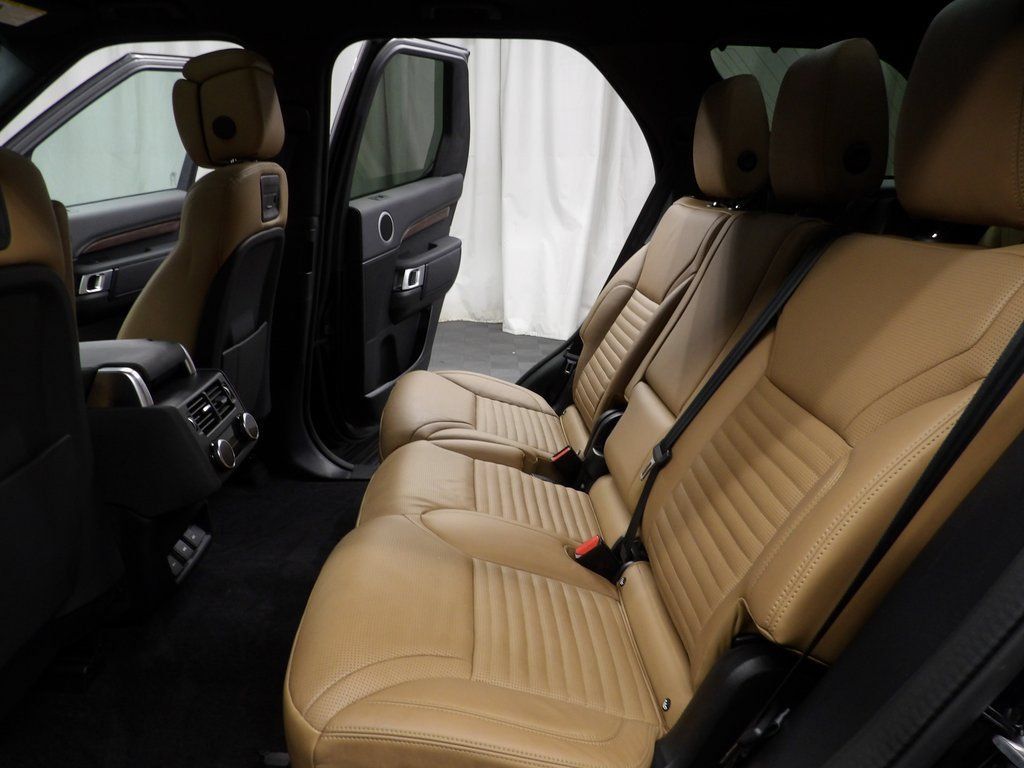 Used 2024 Land Rover Discovery Dynamic SE AWD/4WD image 11