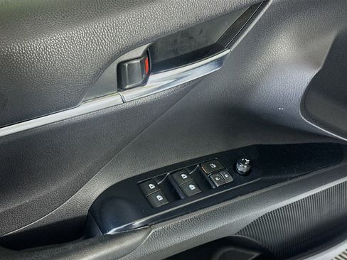 Used 2018 Toyota Camry SE FWD image 15