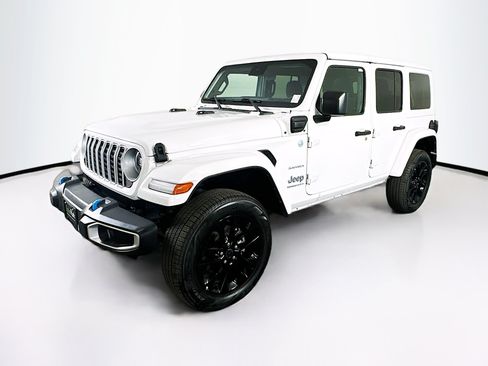 Used 2024 Jeep Wrangler Unlimited Sahara AWD/4WD image 3