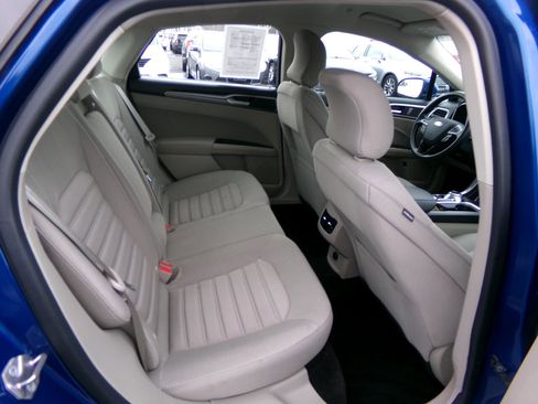 Used 2018 Ford Fusion SE image 35