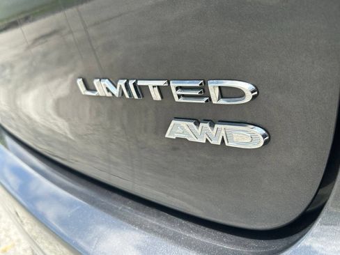 Used 2021 Chrysler Pacifica Limited AWD/4WD image 41