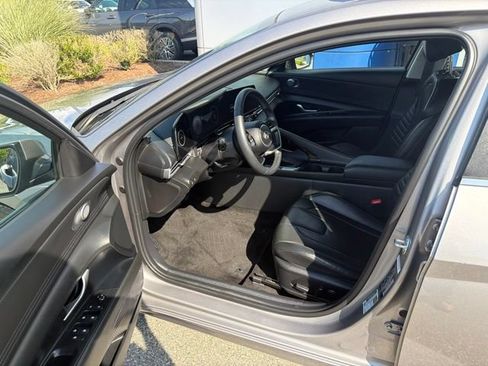 Used 2024 Hyundai Elantra Limited FWD image 12