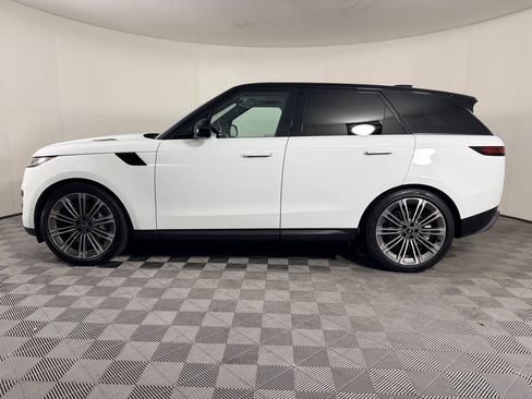 Used 2023 Land Rover Range Rover Sport SE image 2