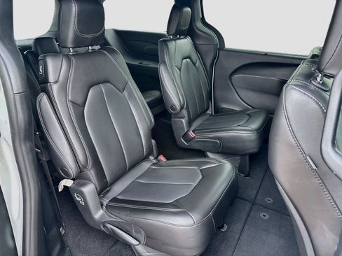 Certified 2023 Chrysler Pacifica Touring-L w/ S Appearance Package AWD/4WD image 27
