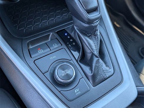 Used 2021 Toyota RAV4 LE image 21