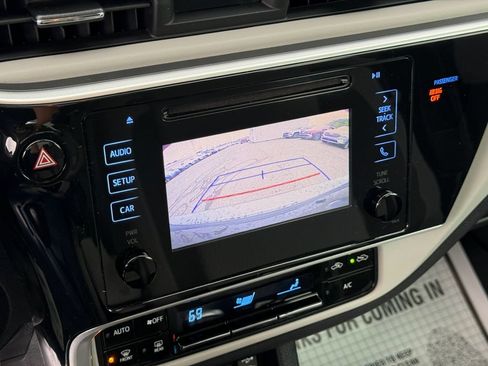 Used 2018 Toyota Corolla LE FWD image 29