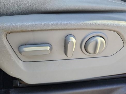 Used 2020 GMC Sierra 1500 SLT image 11