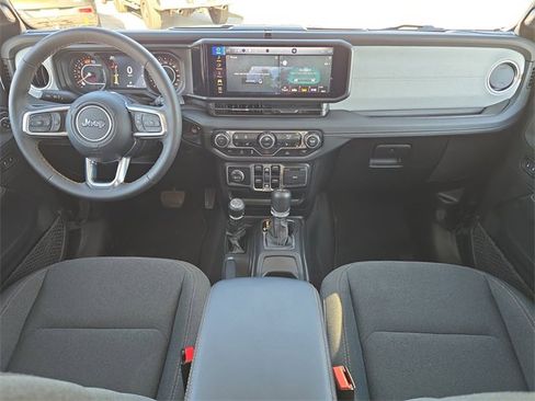 Used 2025 Jeep Wrangler Sahara image 9