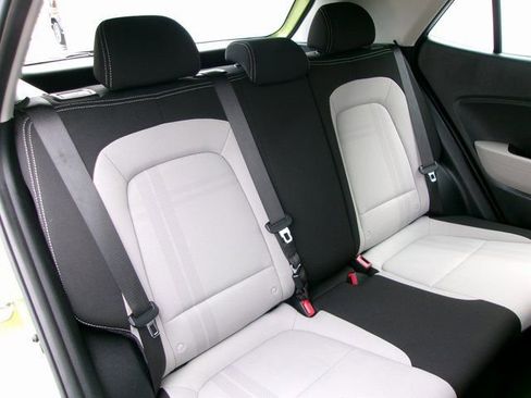 Used 2024 Hyundai Venue SEL image 19