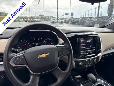 Used 2023 Chevrolet Traverse LS FWD image 10