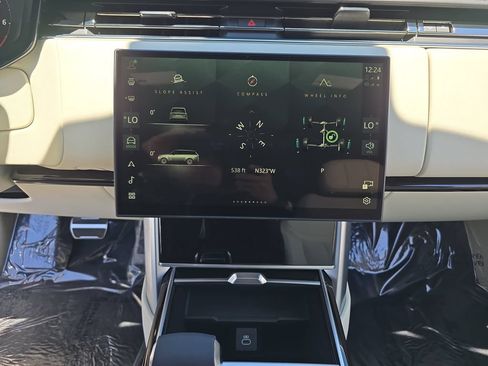 Certified 2025 Land Rover Range Rover SE AWD/4WD image 21