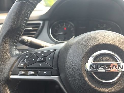 Used 2020 Nissan Rogue SV FWD image 21