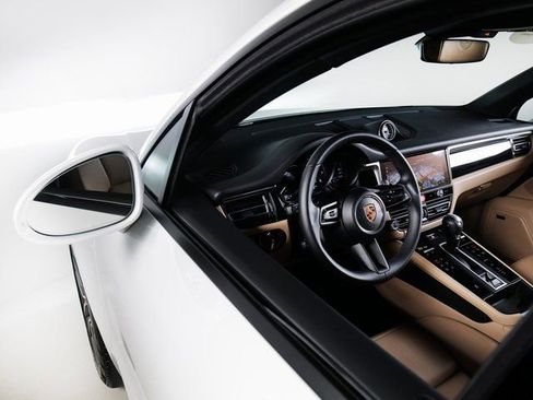 Certified 2026 Porsche Macan AWD/4WD image 27