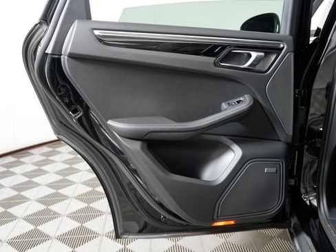 Certified 2023 Porsche Macan AWD/4WD image 35