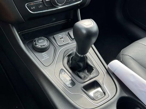 Used 2021 Jeep Cherokee Latitude Lux image 21