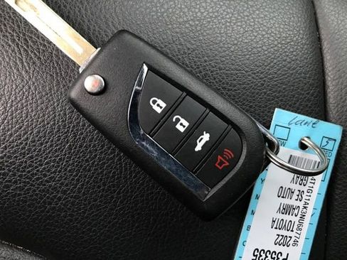 Used 2022 Toyota Camry SE image 23