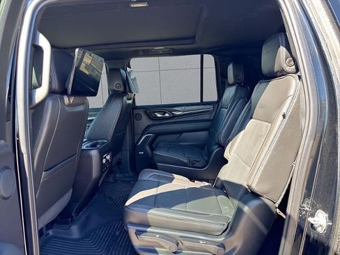 Used 2021 GMC Yukon XL Denali w/ Denali Premium Package AWD/4WD image 25