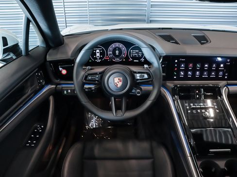 Used 2025 Porsche Panamera 4 image 16