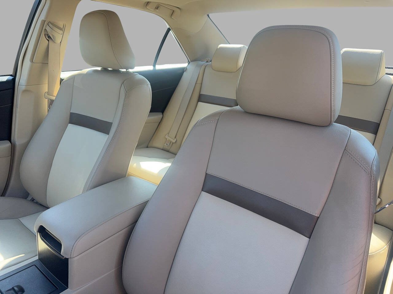 Used 2014 Toyota Camry XLE w/ Leather Package FWD image 14