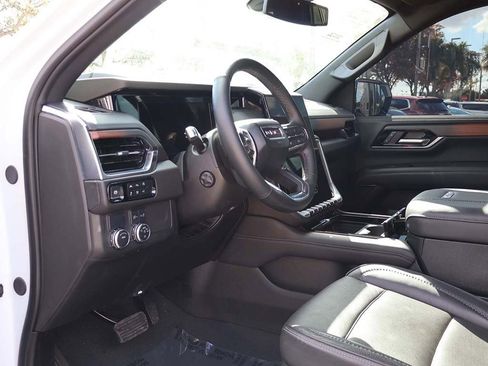 Used 2025 GMC Yukon Denali image 33