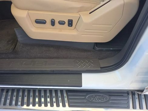 Used 2011 Ford F150 Lariat w/ Lariat Chrome Pkg RWD image 41