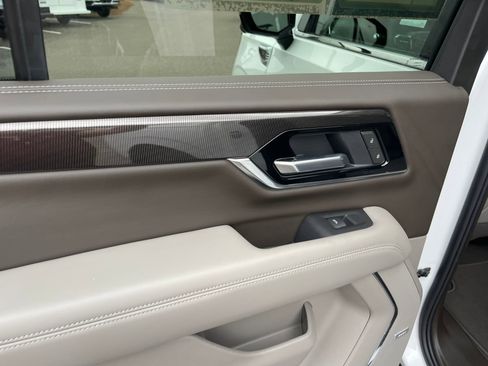 Used 2025 GMC Yukon Elevation image 23