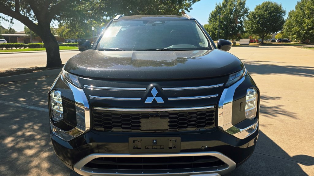 Used 2025 Mitsubishi Outlander AWD image 29