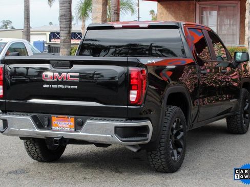 Used 2021 GMC Sierra 1500 4x4 Crew Cab w/ Sierra Value Package image 10