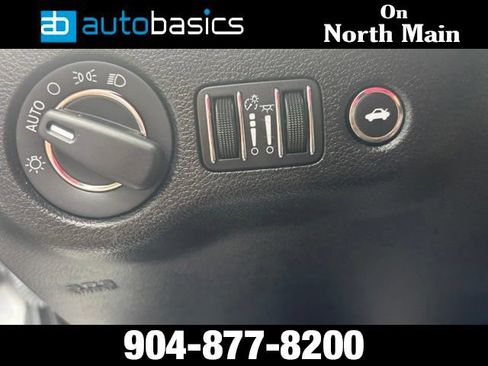 Used 2021 Chrysler 300 Touring w/ Chrome Appearance Package RWD image 31