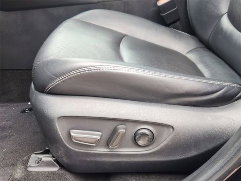 Used 2019 Toyota RAV4 Limited image 25