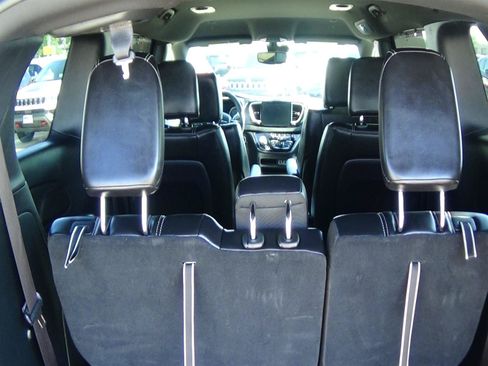 Certified 2025 Chrysler Pacifica Select FWD image 11