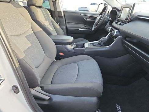 Used 2020 Toyota RAV4 XLE image 32
