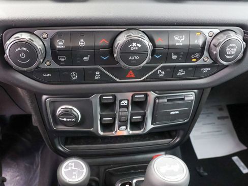 New 2026 Jeep Wrangler Unlimited Sahara AWD/4WD image 22