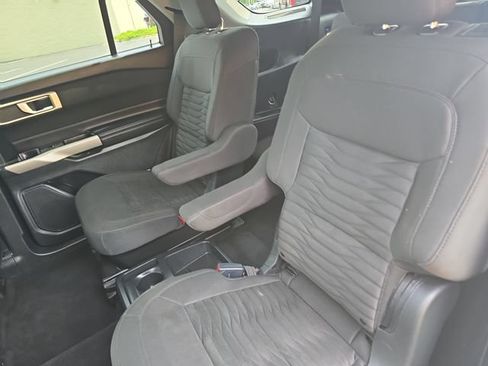 Used 2020 Ford Explorer XLT RWD image 14