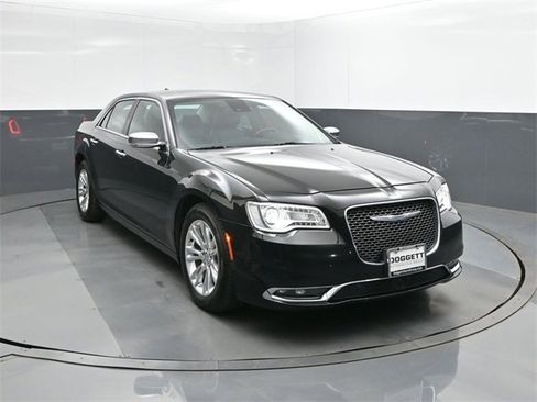 Used 2016 Chrysler 300 C w/ Safetytec Plus Group image 22