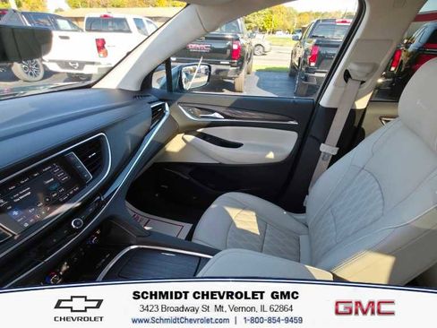 Used 2024 Buick Enclave Avenir w/ Avenir Technology Package image 19