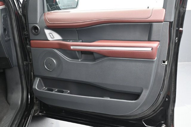Used 2023 Ford Expedition Limited AWD/4WD image 11
