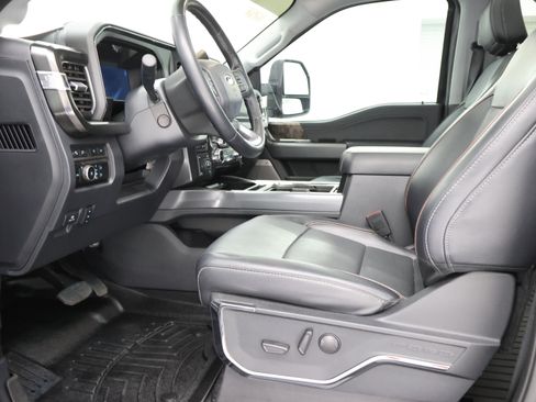 Used 2024 Ford F250 Lariat w/ Lariat Ultimate Package AWD/4WD image 8