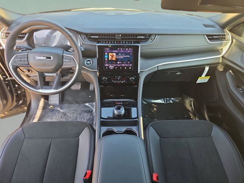 New 2025 Jeep Grand Cherokee Altitude RWD image 18