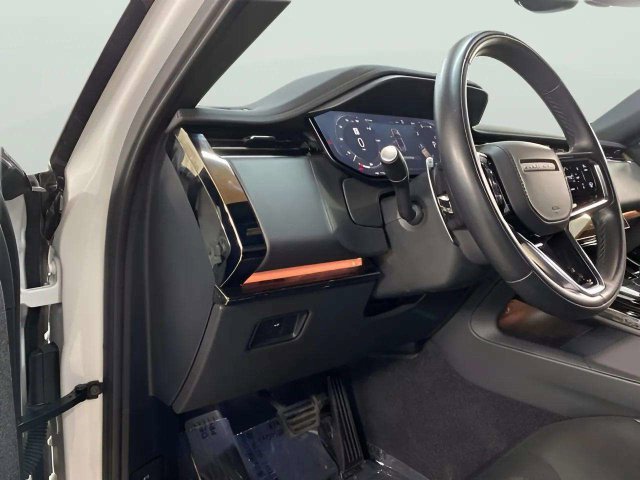 Used 2025 Land Rover Range Rover Sport SE AWD/4WD image 31