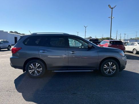 Used 2018 Nissan Pathfinder SL AWD/4WD image 6