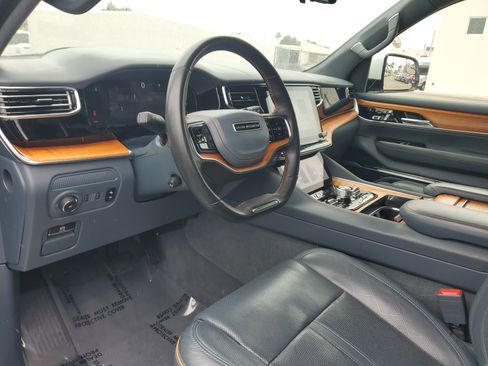 Used 2022 Jeep Grand Wagoneer Series II w/ Convenience Group III image 9